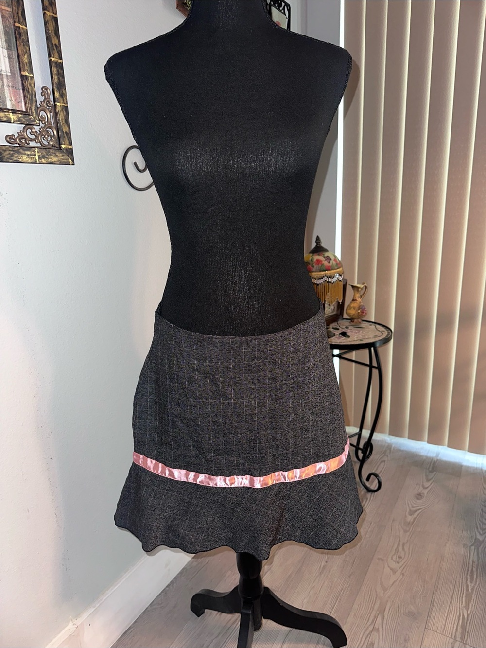 Vintage Y2K Xtraordinary Gray Pink Plaid A-Line Mini Skirt with Pink Trim, Sz 7